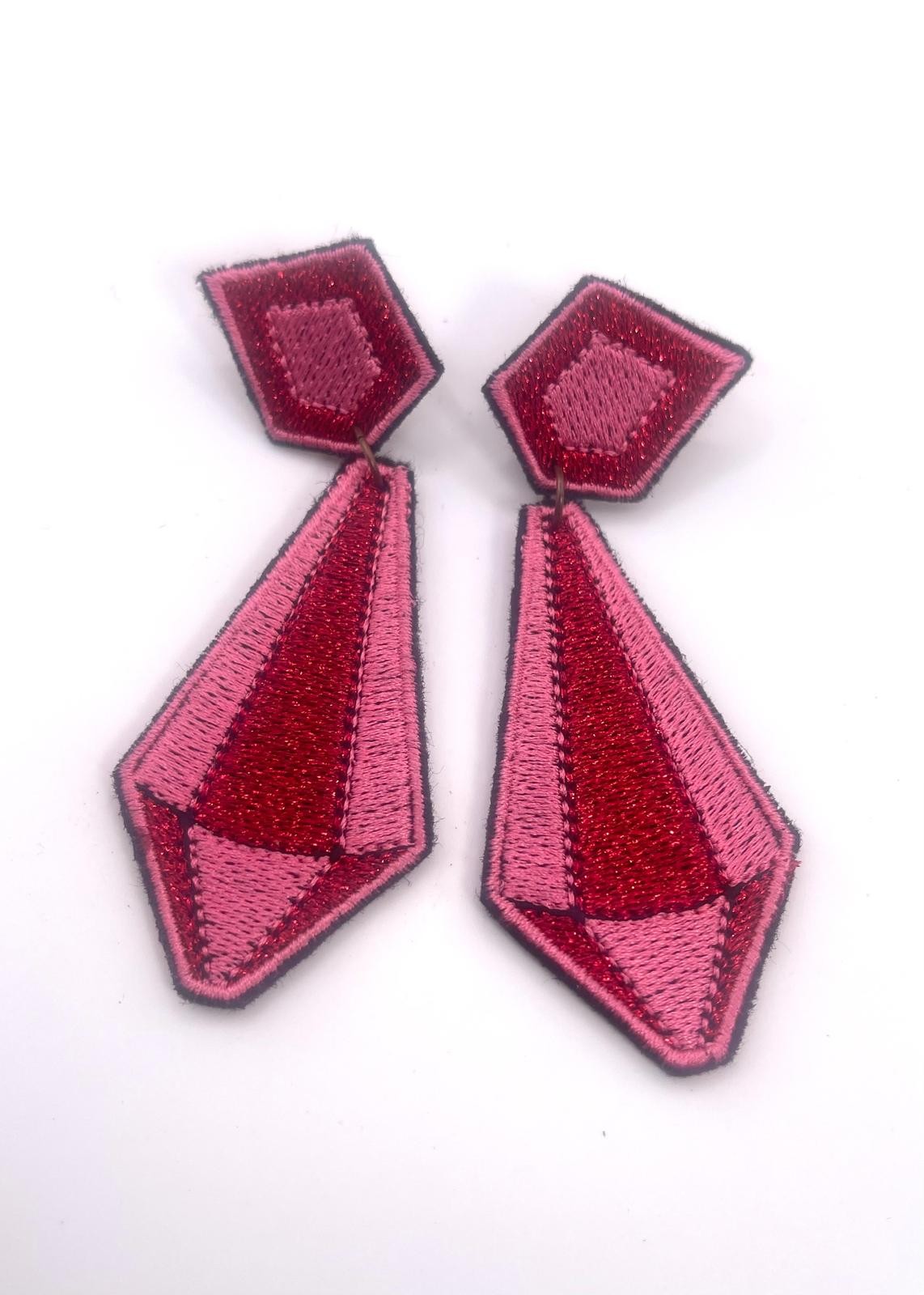 Boucles d'oreilles brodées ARYA, coloris Rose & rouge
