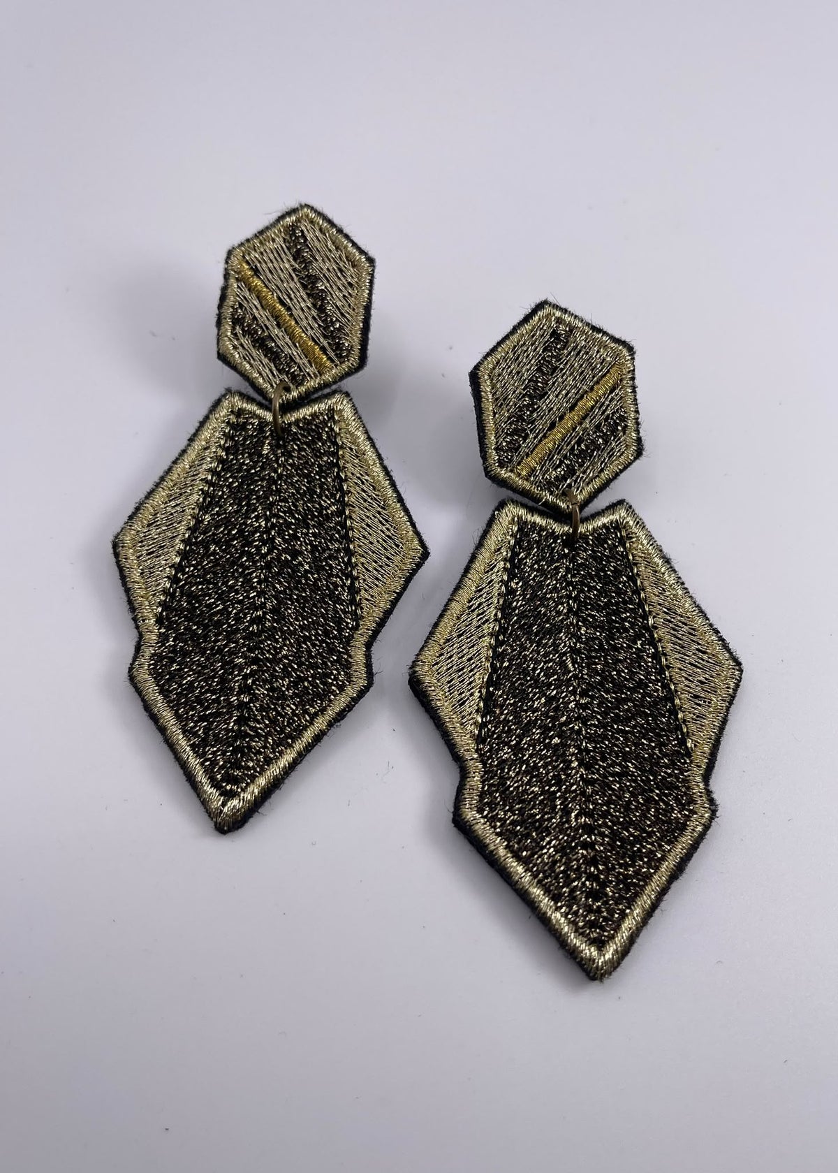 Boucles d'oreilles brodées AURA, coloris Doré & bronze