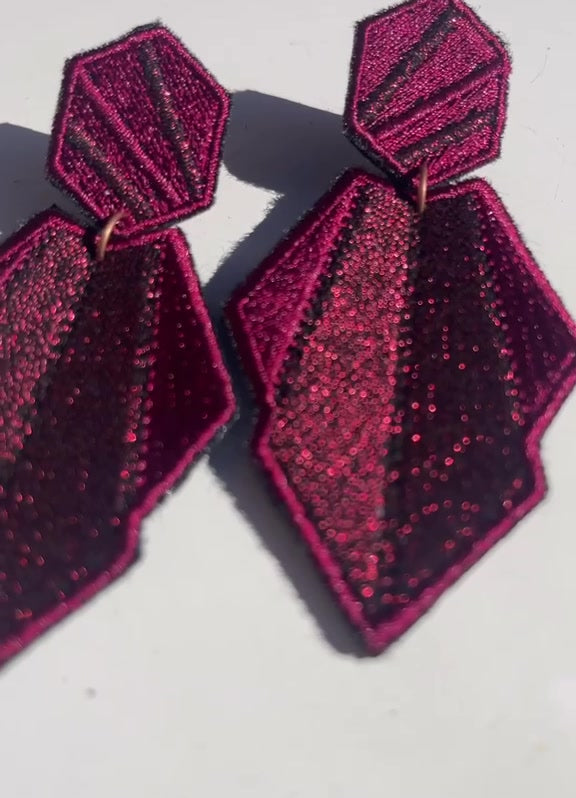 Boucles d'oreilles brodées AURA, coloris Bordeaux