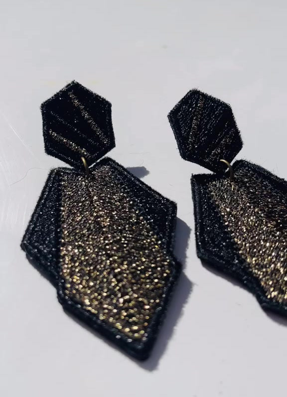 Boucles d'oreilles brodées AURA, coloris Noir & doré