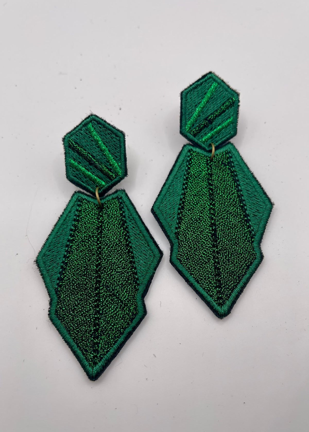 Boucles d'oreilles brodées AURA, coloris Vert émeraude