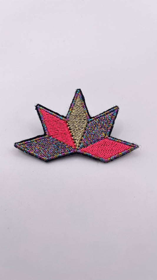 Broche brodée ASTRA, coloris Irisé, corail & doré