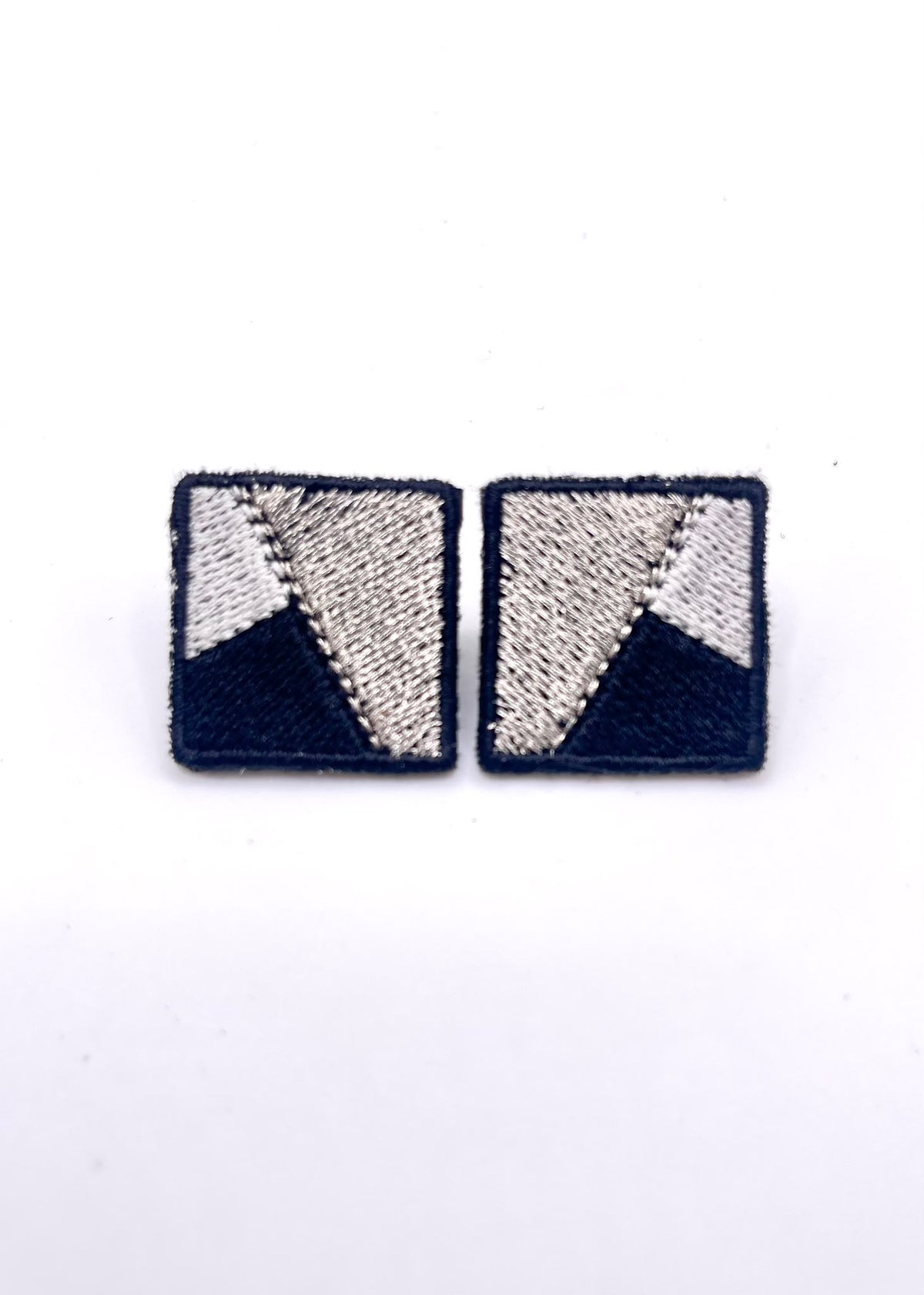 Boucles d'oreilles brodées MINI RITA, coloris Noir & grand éclat argent