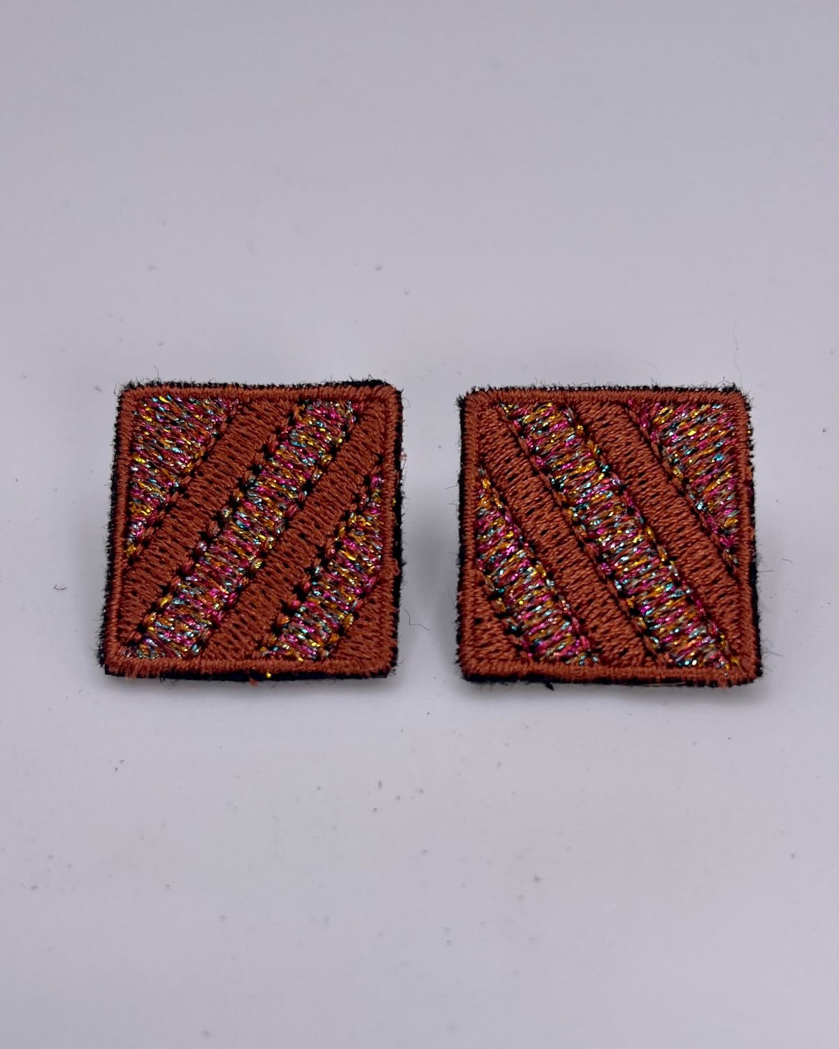 Boucles d'oreilles brodées MINI RITA, coloris Cuivre