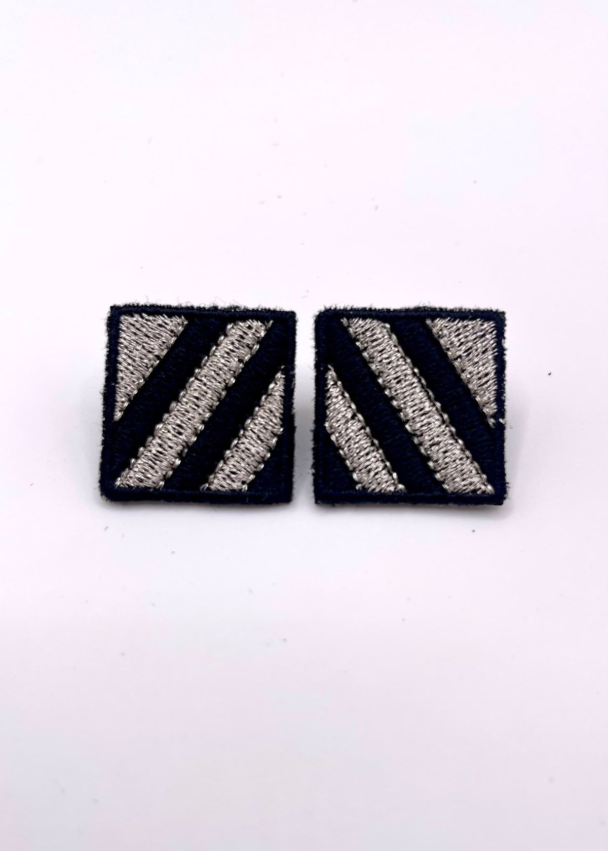 Boucles d'oreilles brodées MINI RITA, coloris Noir & argent