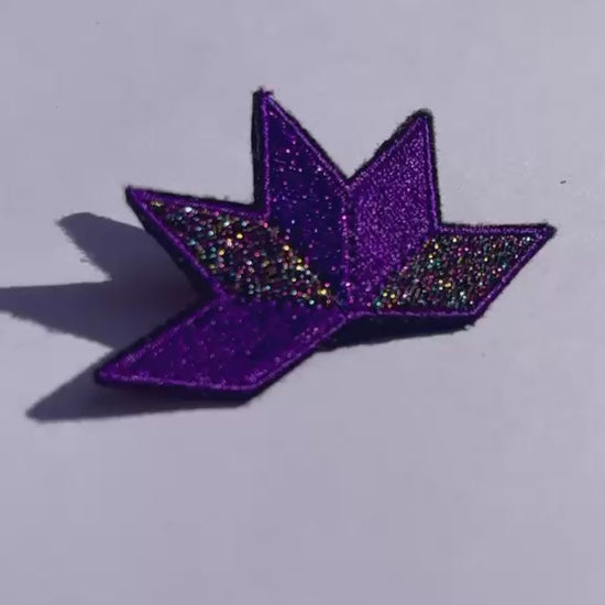 Broche brodée ASTRA, coloris Violet & irisé (vidéo)