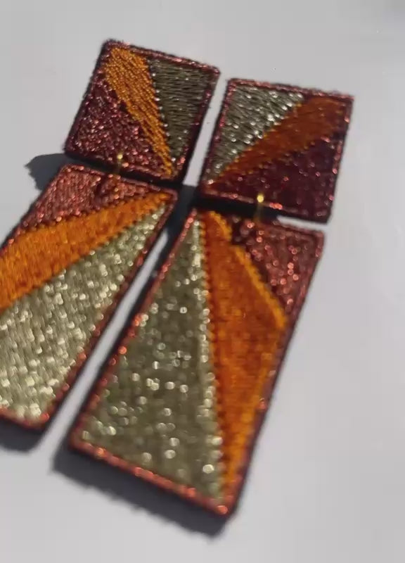 Boucles d'oreilles brodées RITA, coloris Orange & doré (vidéo)