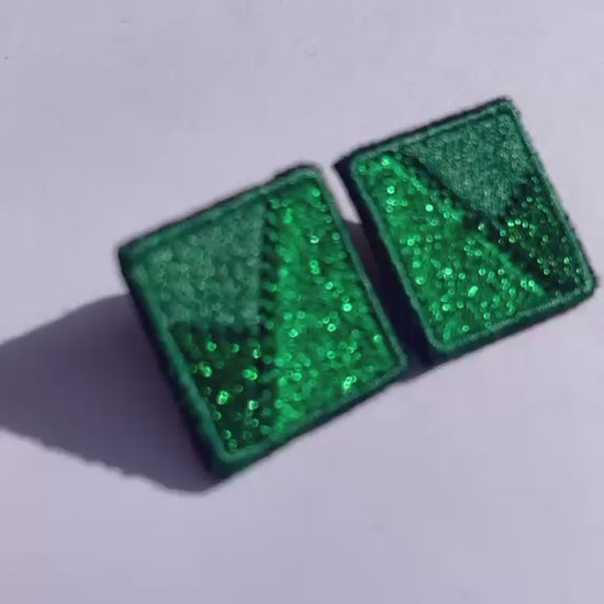 Boucles d'oreilles brodées MINI RITA, coloris Vert émeraude (vidéo)