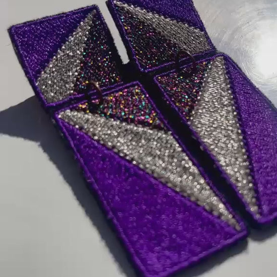 Boucles d'oreilles brodées RITA, coloris Violet & argent (vidéo)