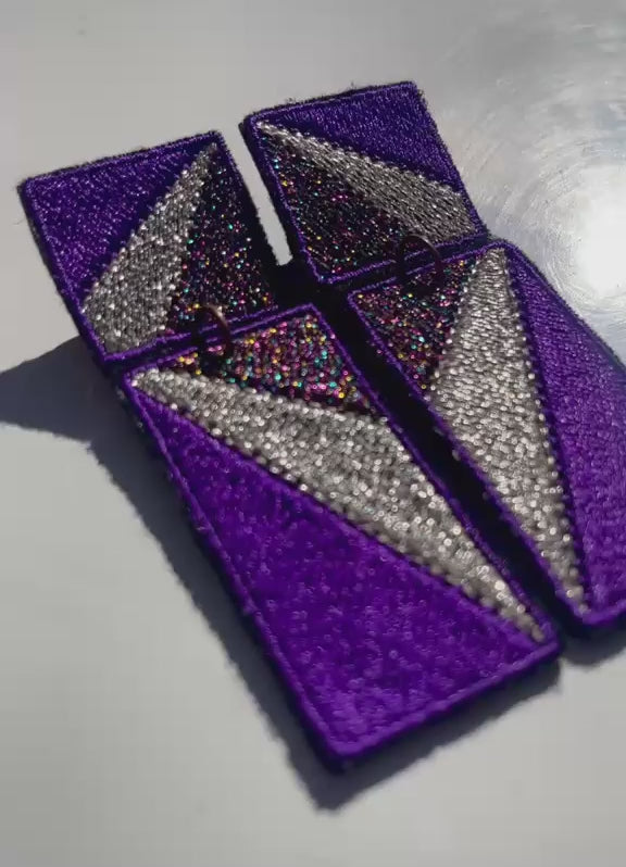 Boucles d'oreilles brodées RITA, coloris Violet & argent (vidéo)