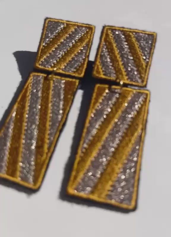 Boucles d'oreilles brodées RITA, coloris Moutarde rayé & argent (vidéo)