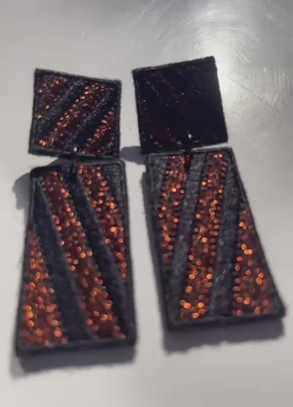 Boucles d'oreilles brodées RITA, coloris Noir & cuivre (vidéo)