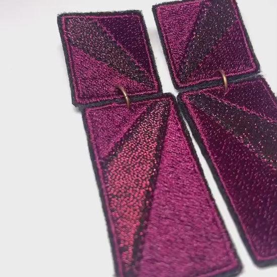 Boucles d'oreilles brodées RITA, coloris Prune & bordeaux (vidéo)