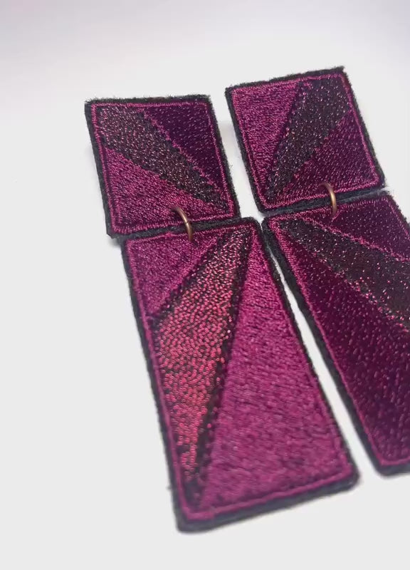 Boucles d'oreilles brodées RITA, coloris Prune & bordeaux (vidéo)