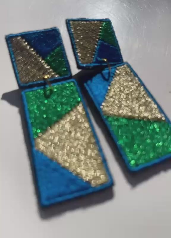 Boucles d'oreilles brodées RITA, coloris Bleu, vert & doré (vidéo)