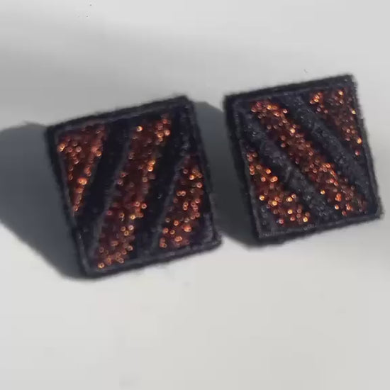 Boucles d'oreilles brodées MINI RITA, coloris Noir rayé & cuivre (vidéo)