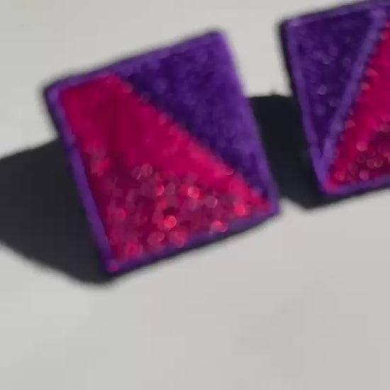 Boucles d'oreilles brodées MINI RITA, coloris Violet & fuchsia (vidéo)