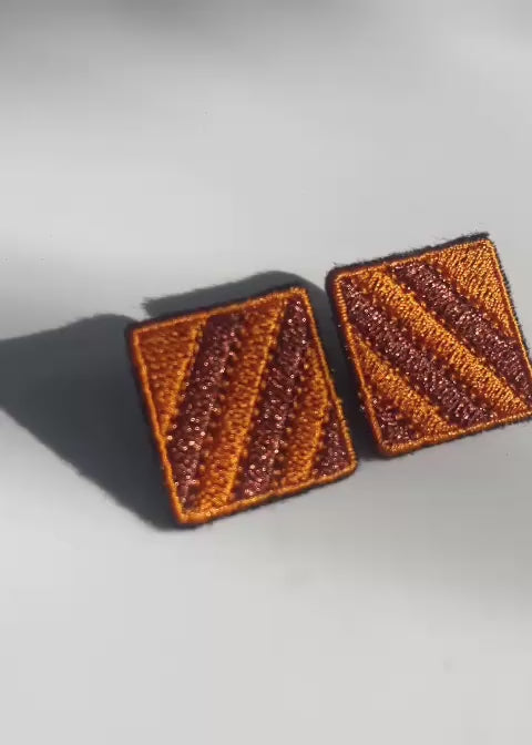 Boucles d'oreilles brodées MINI RITA, coloris Cuivre (vidéo)