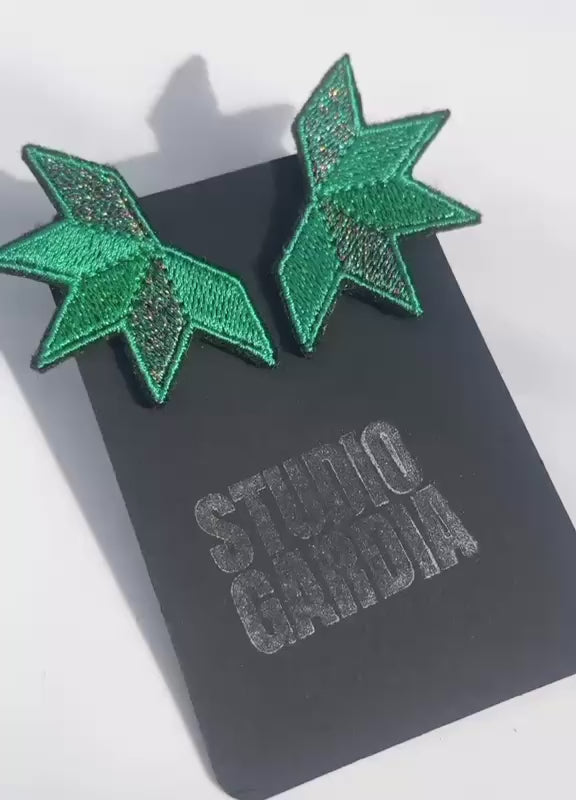 Boucles d'oreilles brodées ASTRA, coloris Vert pailleté (vidéo)