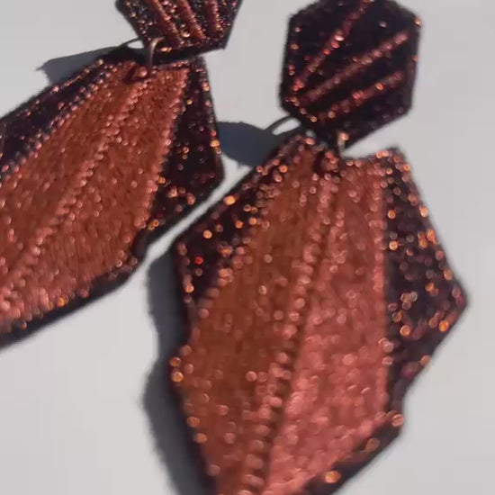 Boucles d'oreilles brodées AURA, coloris Cuivre (vidéo)