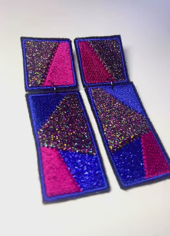 Boucles d'oreilles brodées RITA, coloris Bleu roi & fuchsia (vidéo)