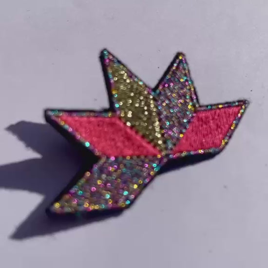 Broche brodée ASTRA, coloris Irisé, corail & doré (vidéo)