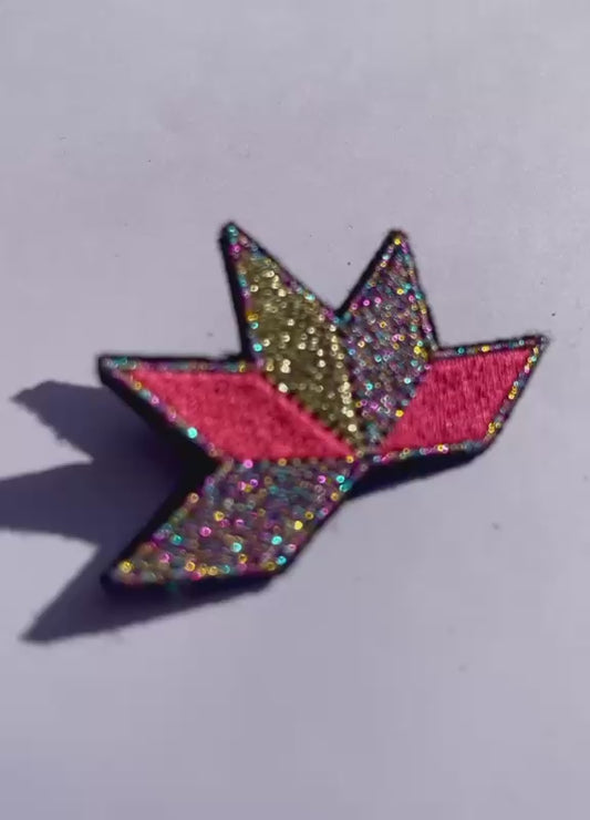 Broche brodée ASTRA, coloris Irisé, corail & doré (vidéo)