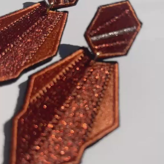 Boucles d'oreilles brodées AURA, coloris Orange (vidéo)