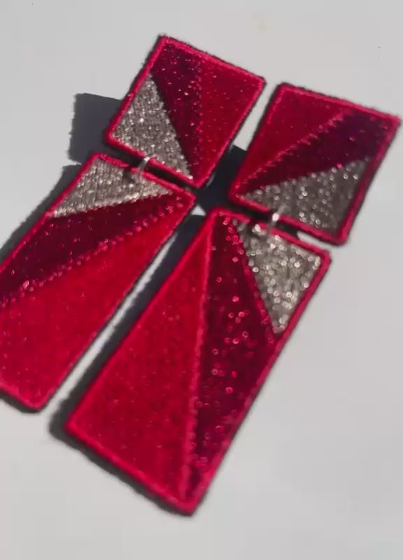 Boucles d'oreilles brodées RITA, coloris Rouge & argent (vidéo)