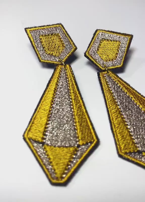 Boucles d'oreilles brodées ARYA, coloris Jaune & argent (vidéo)