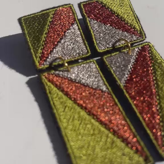 Boucles d'oreilles brodées RITA, coloris Olive, cuivre & argent (vidéo)