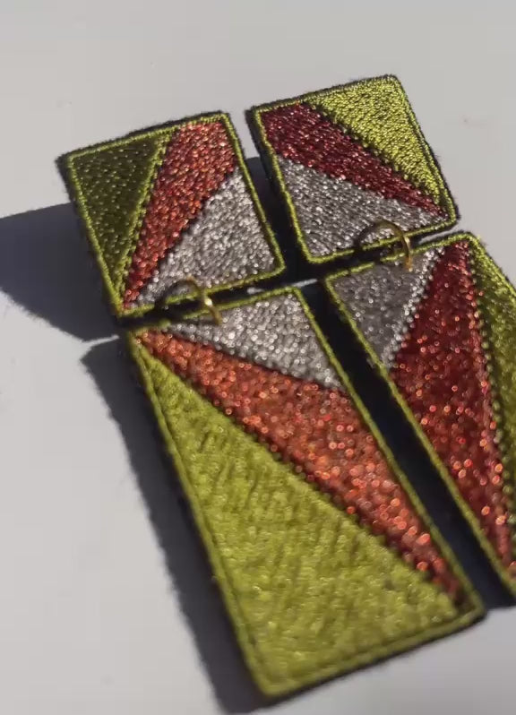 Boucles d'oreilles brodées RITA, coloris Olive, cuivre & argent (vidéo)