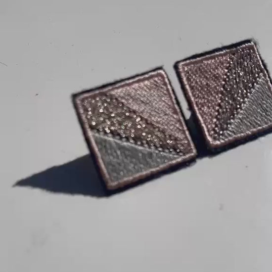 Boucles d'oreilles brodées MINI RITA, coloris Rose, argent & gris (vidéo)