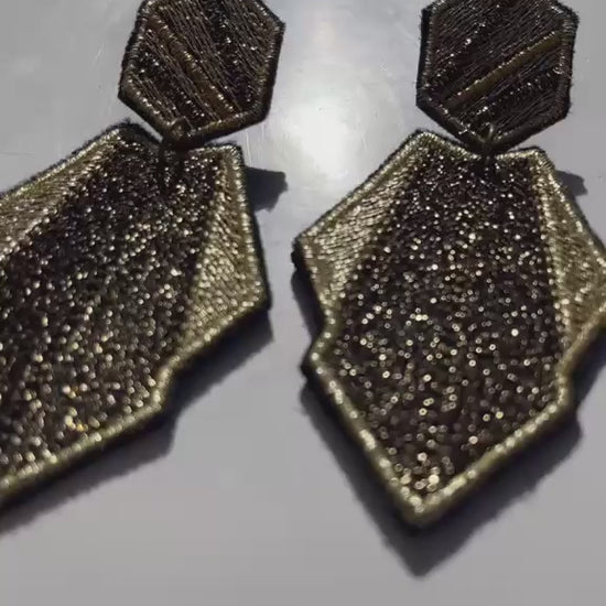 Boucles d'oreilles brodées AURA, coloris Doré & bronze (vidéo)