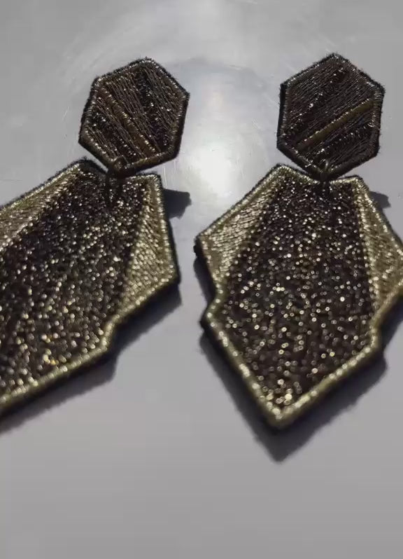 Boucles d'oreilles brodées AURA, coloris Doré & bronze (vidéo)