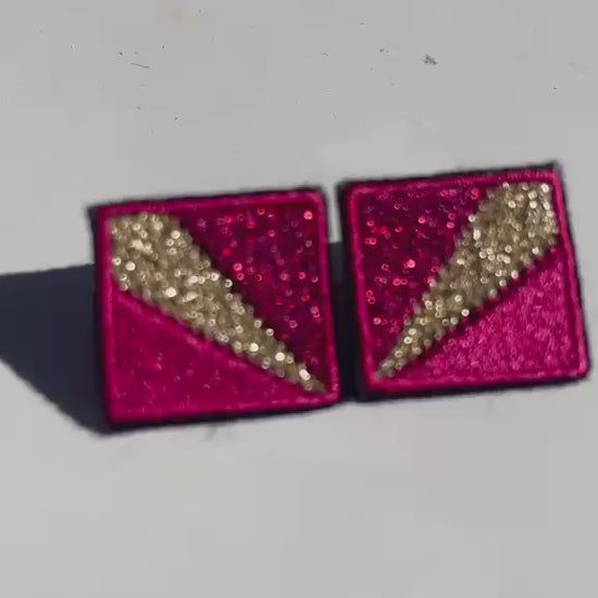 Boucles d'oreilles brodées MINI RITA, coloris Fuchsia & grand éclat doré (vidéo)