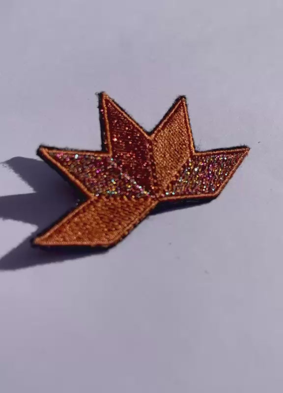 Broche brodée ASTRA, coloris Cuivre & irisé (vidéo)