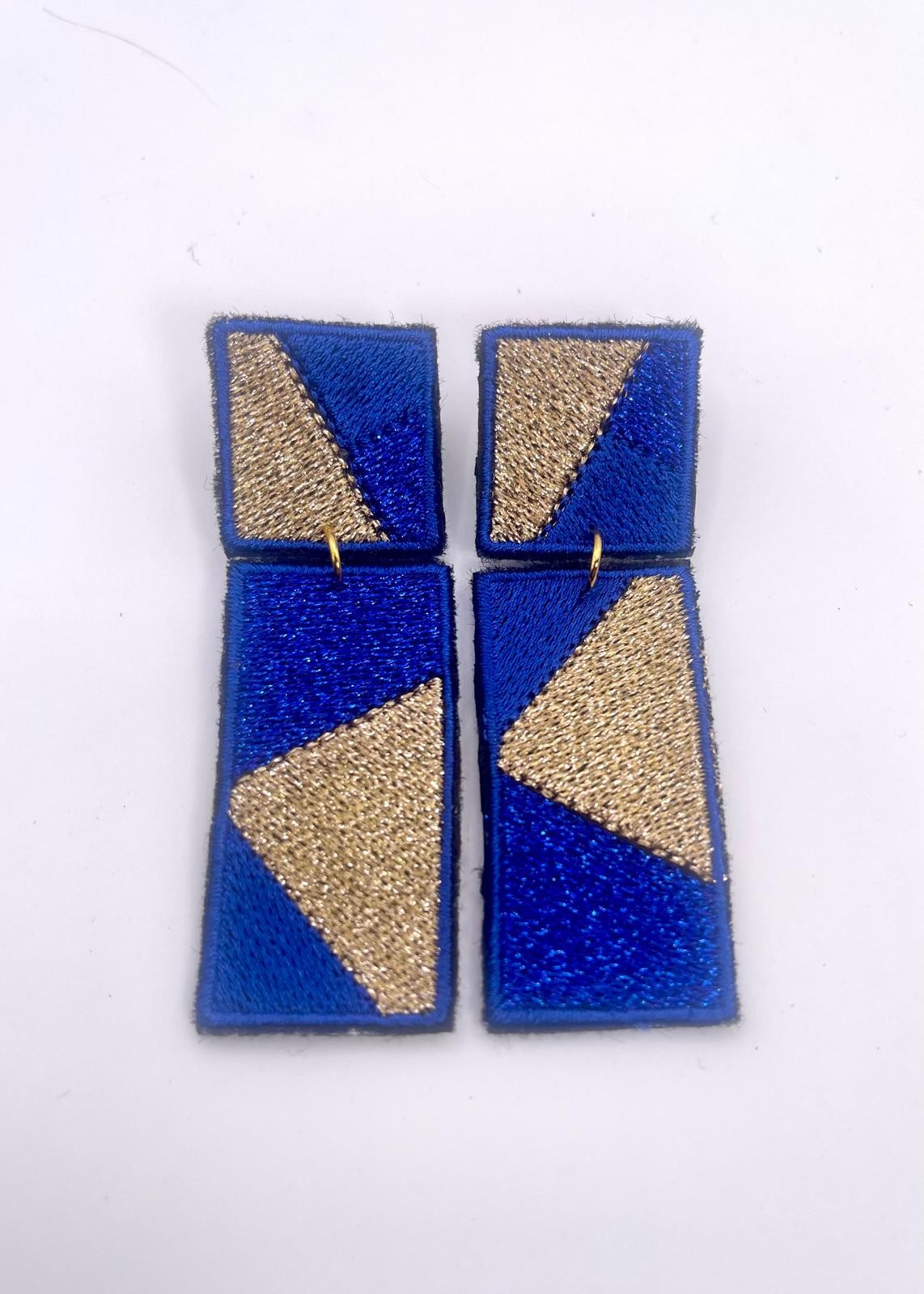 Boucles d'oreilles brodées RITA, coloris Bleu & grand éclat doré