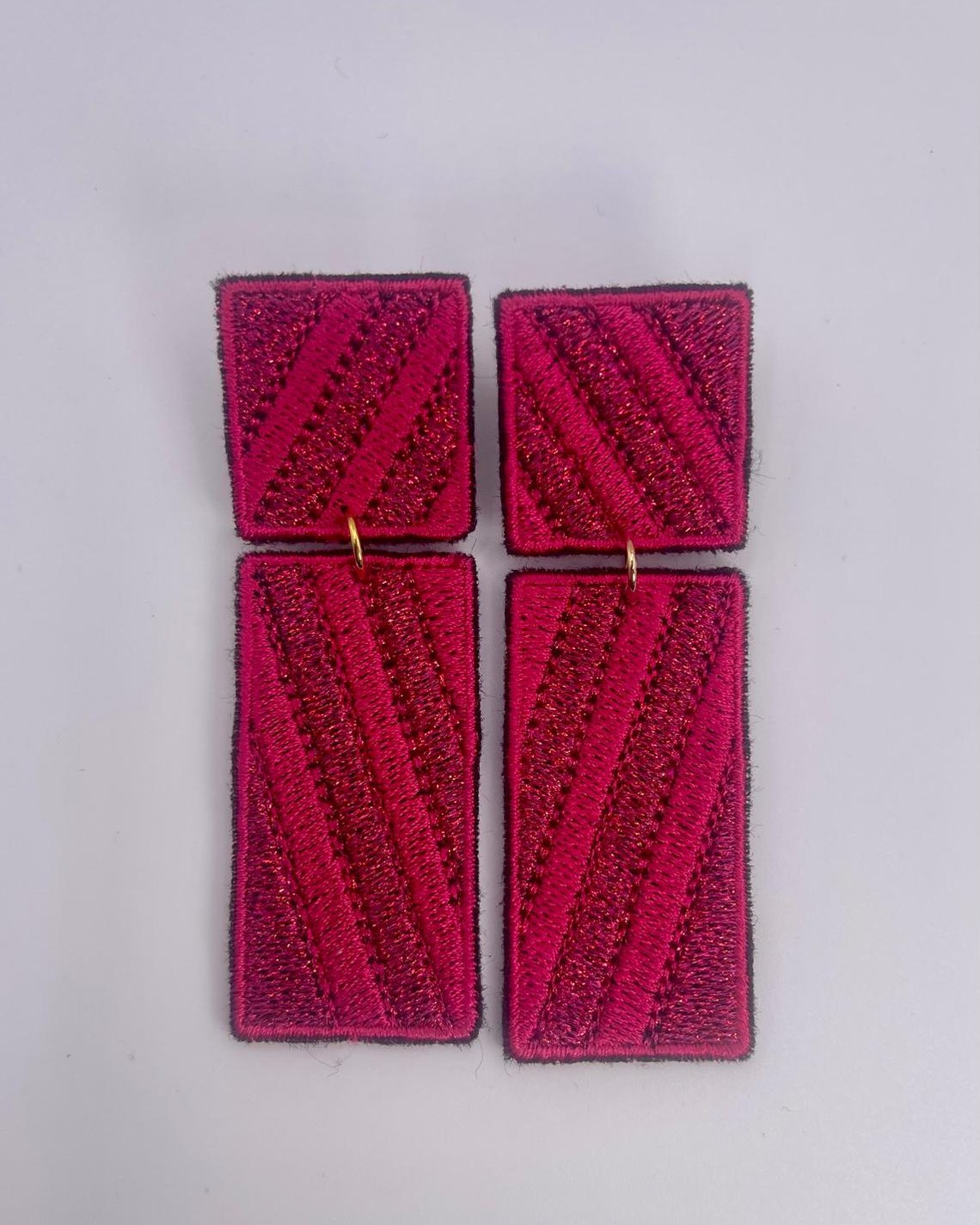 Boucles d'oreilles brodées RITA, coloris Fuchsia