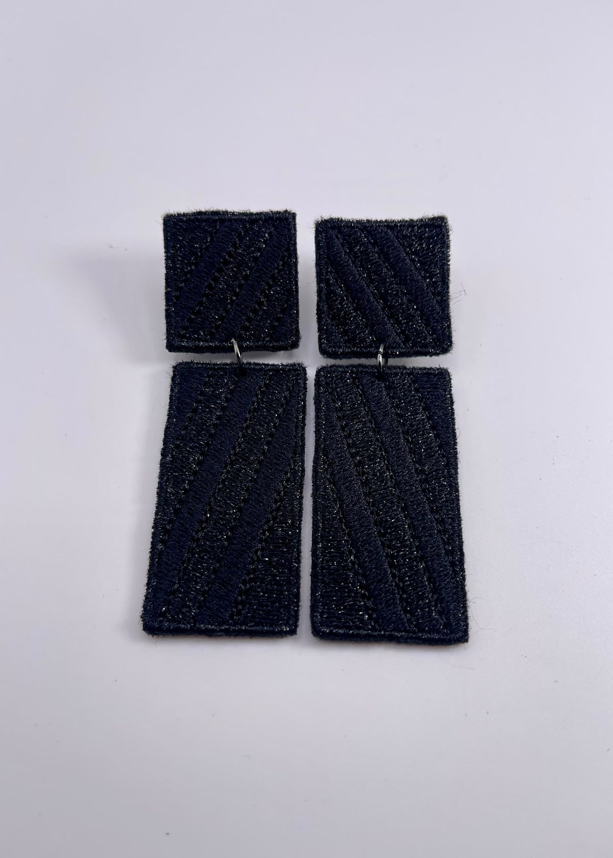 Boucles d'oreilles brodées RITA, coloris Noir rayé